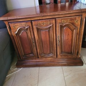 Stanley furniture Solid Wood rolling side bar